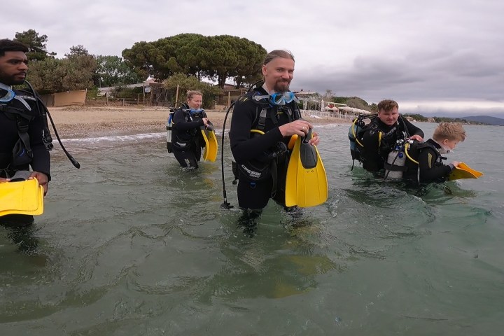 Scuba diving in Marathon beach