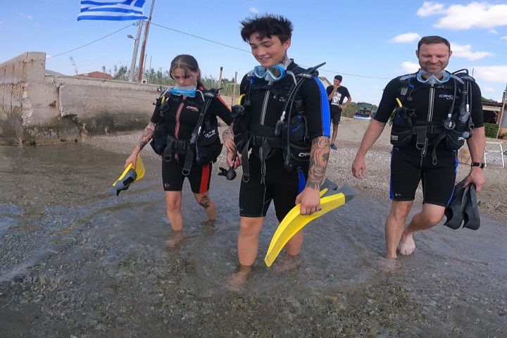 It is time for scuba diving in Marathon Beach